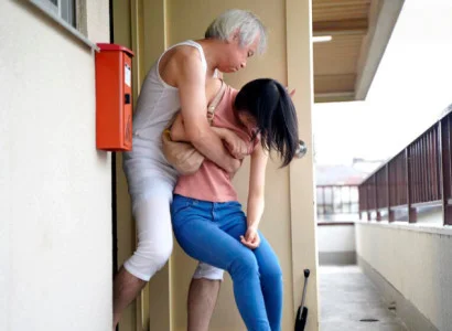 Cô dâu mới cưới bị bố chồng già chịch