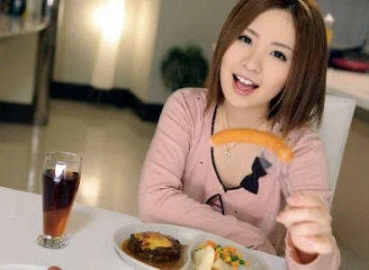 Chàng trai sau bữa tối thì phang em