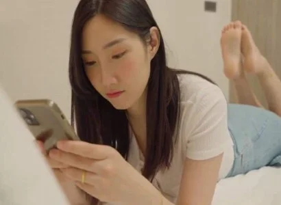 Người vợ bị chồng cắm sừng mây mưa cùng anh nhân viên giao hàng