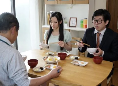 Quá nứng, con dâu banh vùng kín cho bố chồng chén