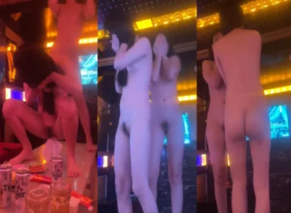 Vũ nữ thực hiện vũ khúc thoát y loạn tiết trong quán karaoke